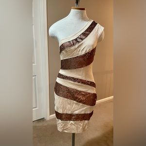 Gorgeous Ultra-Elegant Rare ALEXIA ADMOR Beige Rose Gold Sequins. Bodycon Dress